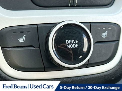 Used 2023 Hyundai Venue Limited FWD image 22