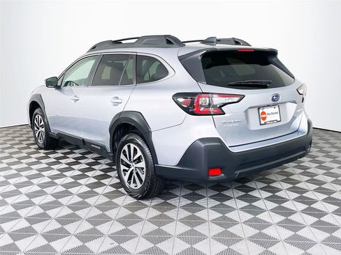 Certified 2025 Subaru Outback Premium AWD/4WD image 6