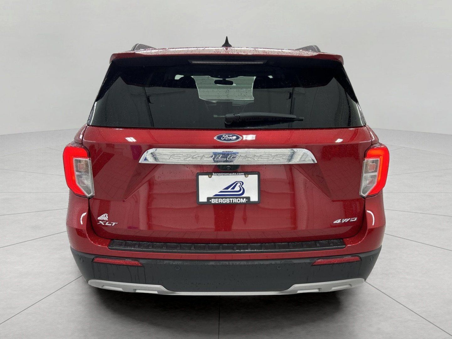 Used 2024 Ford Explorer XLT w/ Equipment Group 202A AWD/4WD image 26