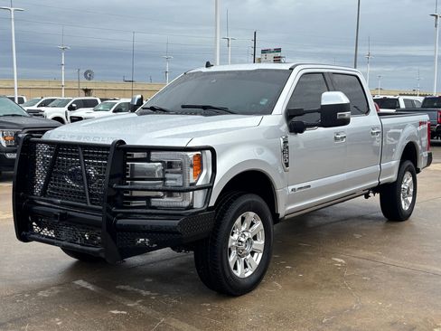Used 2019 Ford F250 Platinum w/ Platinum Ultimate Package image 8