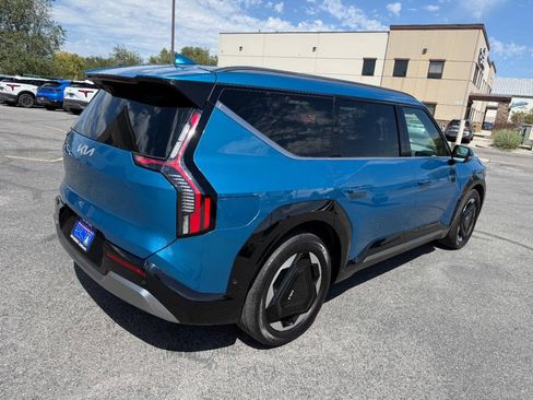 Used 2024 Kia EV9 Land AWD/4WD image 10