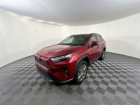 Used 2022 Toyota RAV4 XLE Premium image 4