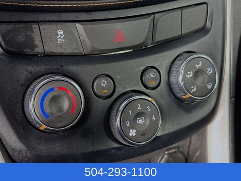 Used 2019 Chevrolet Trax LT w/ LT Convenience Package FWD image 16