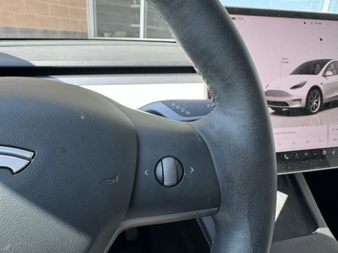 Used 2022 Tesla Model Y Long Range image 28