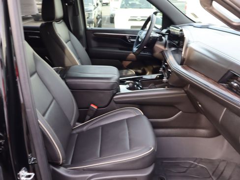 Used 2025 Chevrolet Tahoe Premier image 40