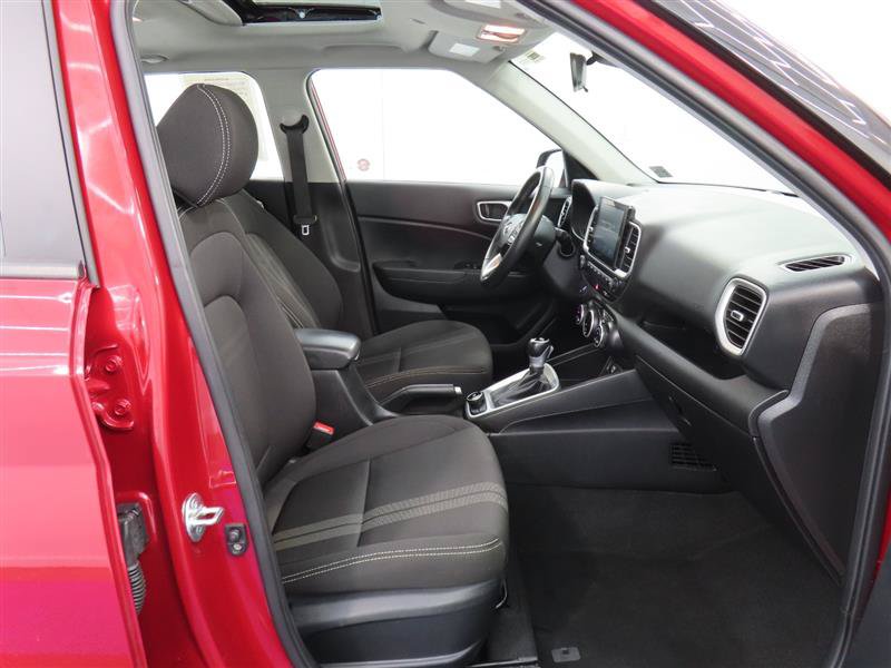 Used 2025 Hyundai Venue SEL FWD image 32