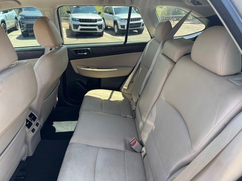 Used 2017 Subaru Outback 2.5i Limited AWD/4WD image 17