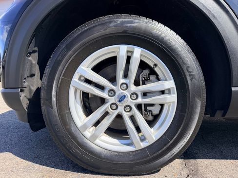 Used 2023 Ford Explorer XLT AWD/4WD image 4
