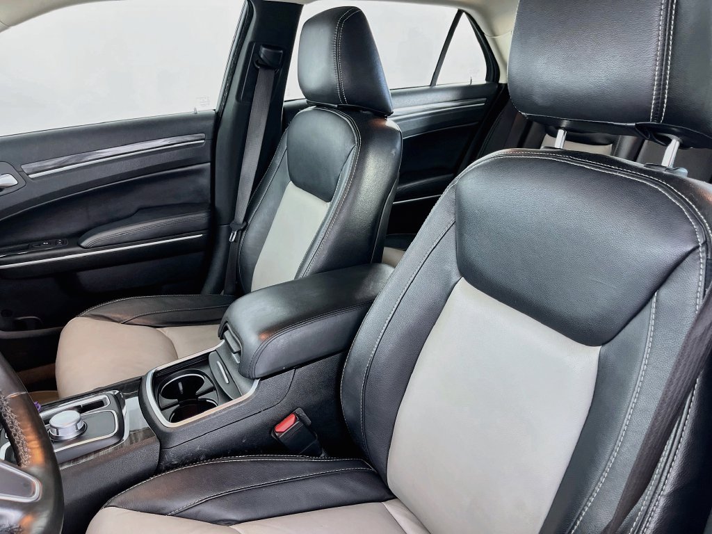 Used 2019 Chrysler 300 Touring w/ Sport Appearance Package RWD image 27