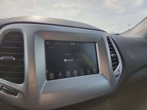 Used 2019 Jeep Compass Sport AWD/4WD image 4