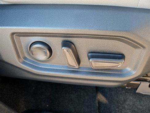 Used 2024 Toyota Tundra Limited image 29