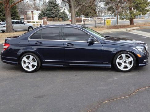 Used 2011 Mercedes-Benz C 300 4MATIC Sedan image 3