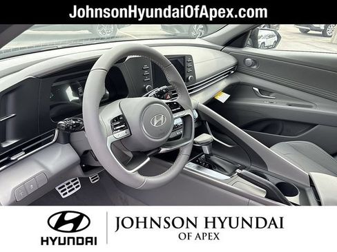Used 2025 Hyundai Elantra Sport FWD image 18