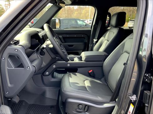 Used 2025 Land Rover Defender 110 X-Dynamic SE image 13