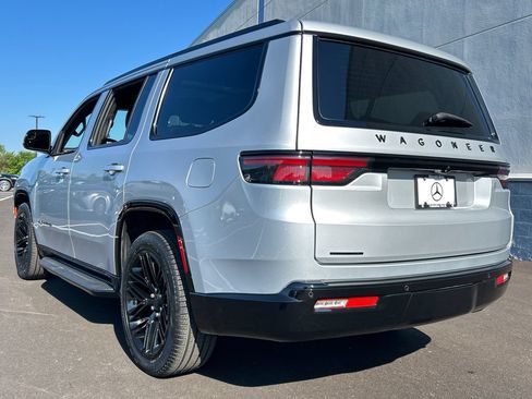 Used 2023 Jeep Wagoneer Series II AWD/4WD image 6
