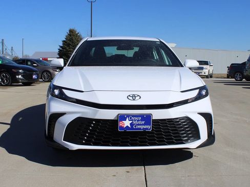 Used 2025 Toyota Camry SE image 2