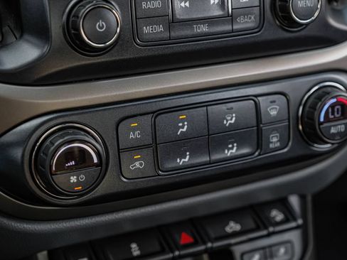 Used 2016 Chevrolet Colorado Z71 AWD/4WD image 32