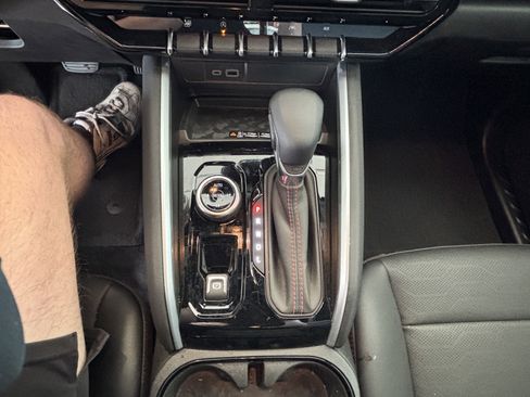 Used 2025 Chevrolet Colorado Z71 w/ Midnight Edition AWD/4WD image 17