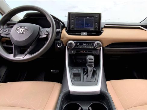 Used 2021 Toyota RAV4 XLE FWD image 14