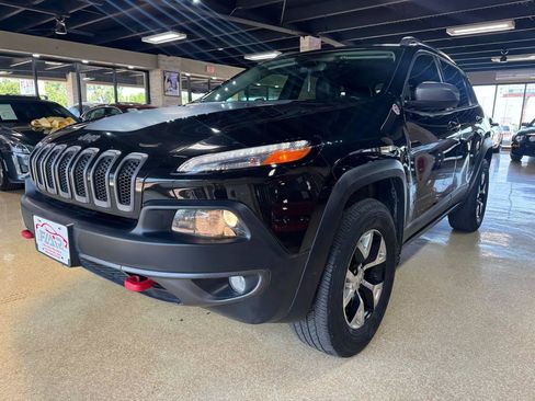 Used 2016 Jeep Cherokee Trailhawk w/ Leather Interior Group AWD/4WD image 3