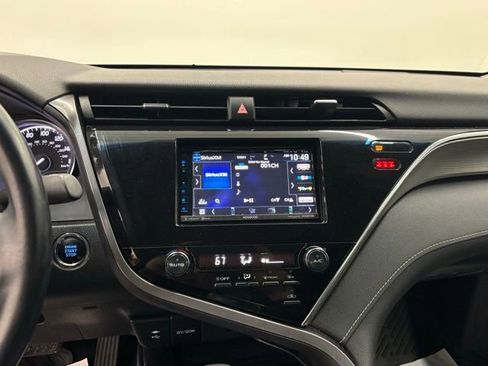 Used 2018 Toyota Camry SE w/ Moonroof Package FWD image 21