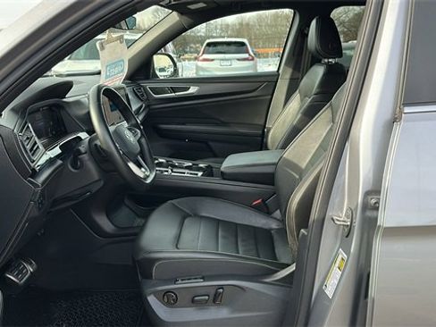 Used 2024 Volkswagen Atlas Cross Sport SEL R-Line image 9