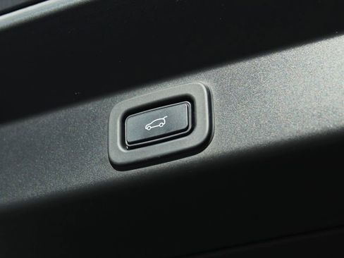 Used 2023 Land Rover Range Rover Sport SE image 13