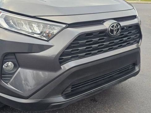 Used 2020 Toyota RAV4 XLE Premium image 3