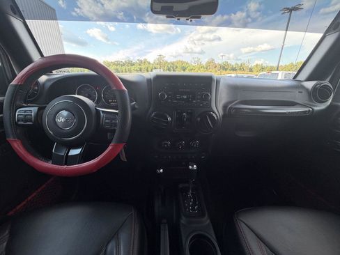 Used 2017 Jeep Wrangler Unlimited Rubicon AWD/4WD image 7