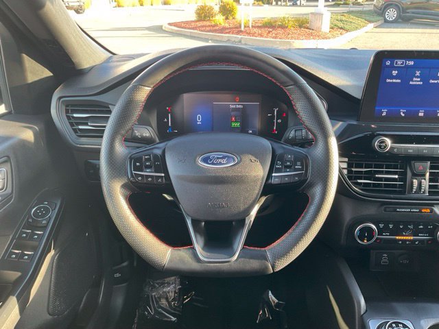 Used 2025 Ford Escape ST-Line Select AWD/4WD image 17