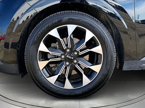 Used 2022 Kia Carnival EX image 34