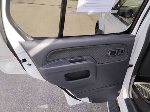 Used 2004 Nissan Xterra XE image 16