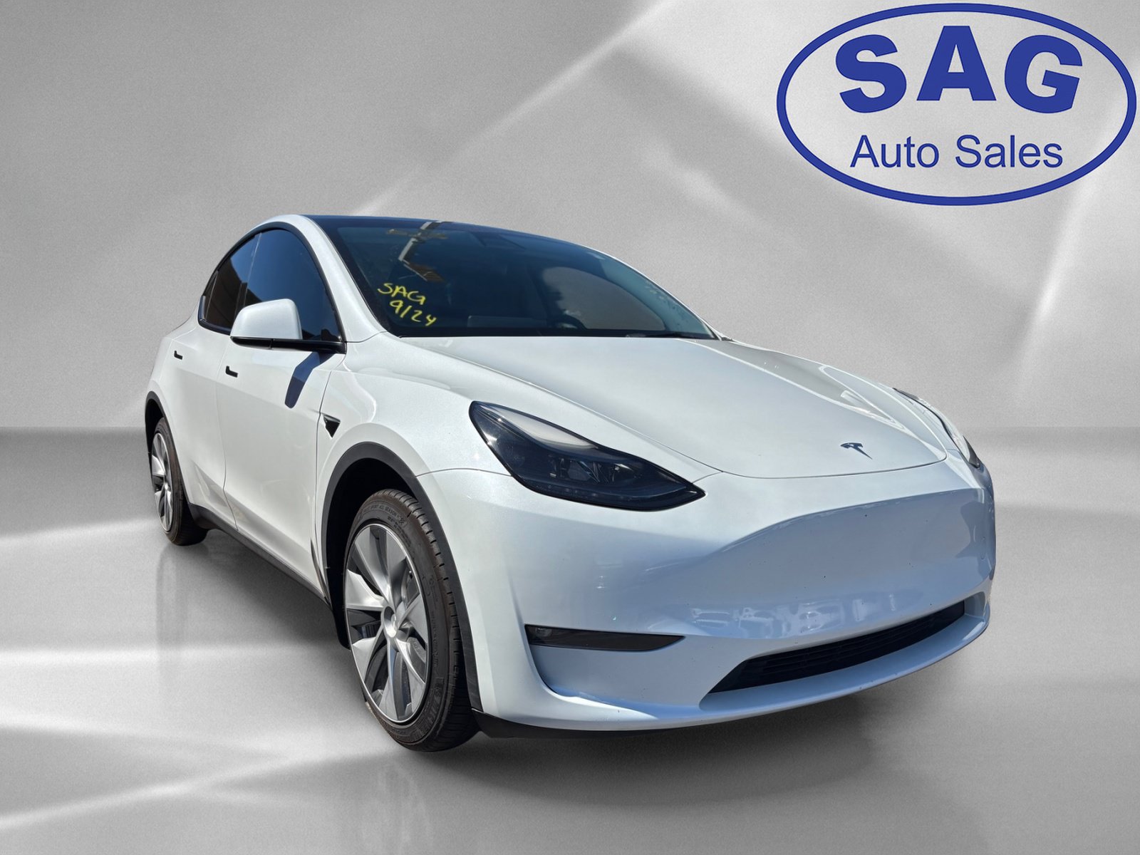 Used 2023 Tesla Model Y Long Range AWD/4WD image 2