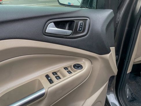 Used 2017 Ford Escape SE AWD/4WD image 11