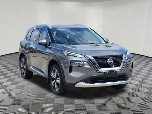 Used 2023 Nissan Rogue Platinum image 2