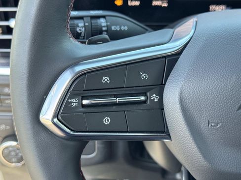 Used 2025 Chevrolet Suburban RST image 11