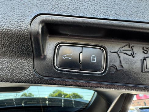 Used 2024 Ford Explorer XLT w/ Equipment Group 202A AWD/4WD image 31