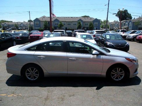 Used 2016 Hyundai Sonata SE image 2