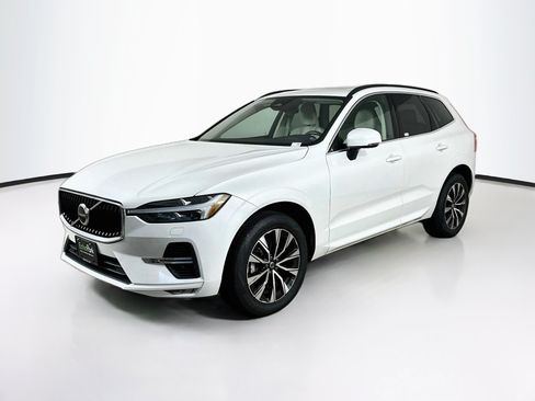 Used 2023 Volvo XC60 B5 Core w/ Climate Package AWD/4WD image 3