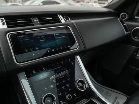 Used 2018 Land Rover Range Rover Sport SE image 23