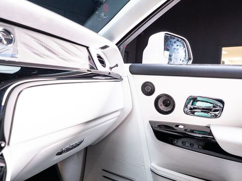 Used 2022 Rolls-Royce Phantom Sedan w/ The Phantom Package RWD image 54