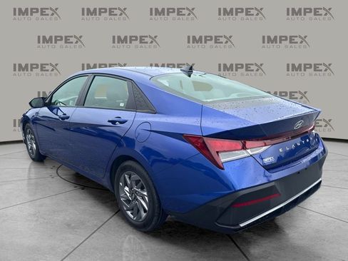 Used 2024 Hyundai Elantra SEL FWD image 2