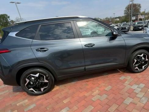 Used 2024 Kia Seltos EX image 2