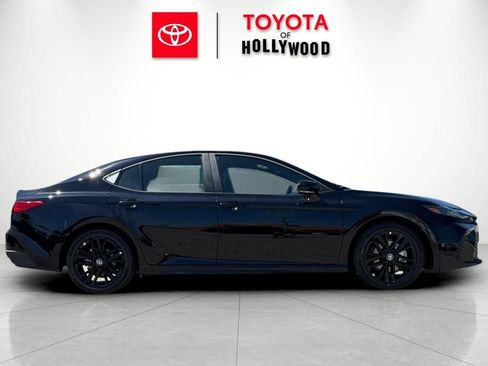 New 2026 Toyota Camry SE FWD image 3