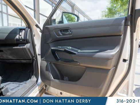 Used 2025 Nissan Pathfinder SV FWD image 24