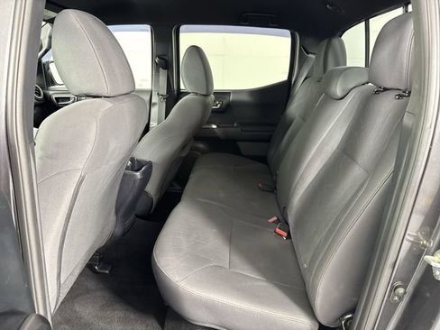 Used 2018 Toyota Tacoma TRD Off-Road w/ Technology Package image 20