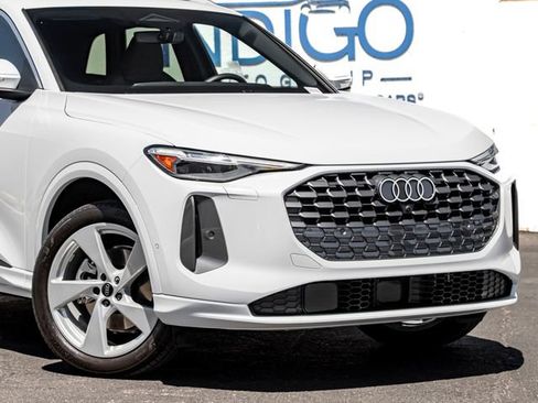 Certified 2025 Audi Q5 Premium w/ Premium Plus AWD/4WD image 5