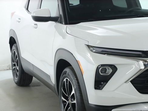 Used 2025 Chevrolet TrailBlazer LT image 9