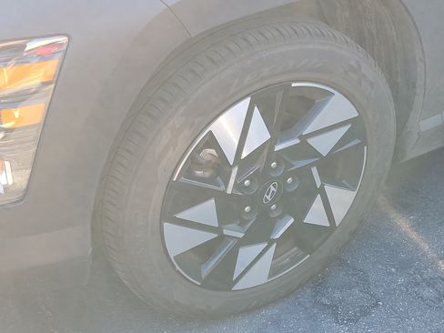 Used 2025 Hyundai Kona SEL FWD image 2
