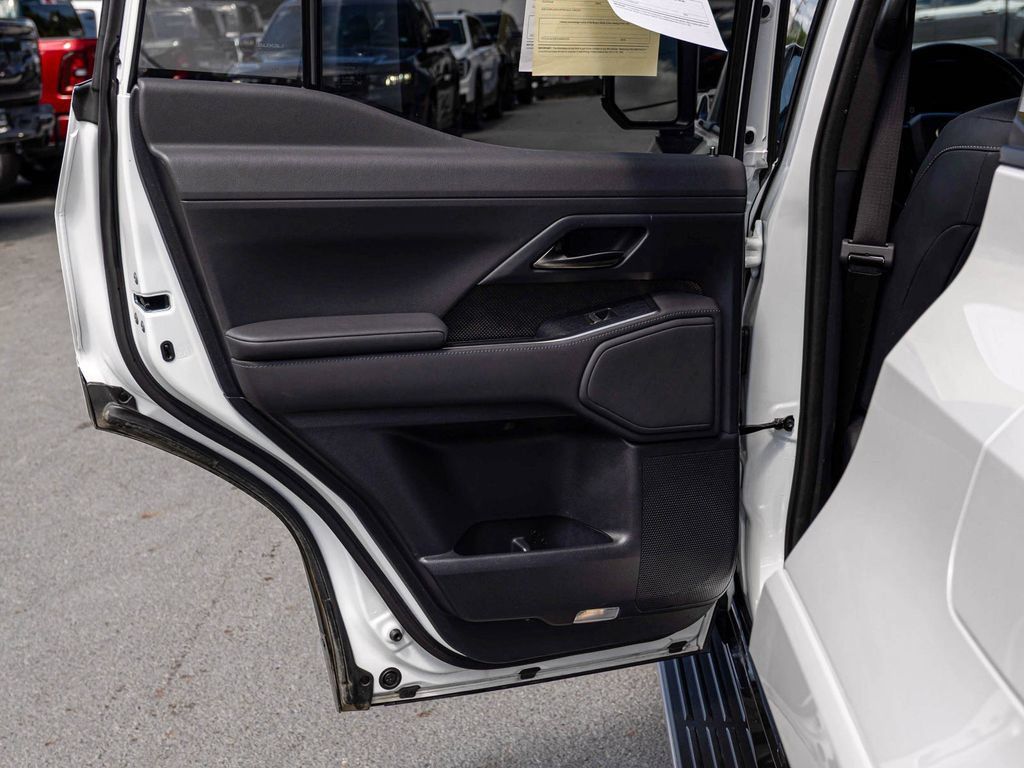 Used 2024 Lexus GX 550 w/ Accessory Package (31) AWD/4WD image 14
